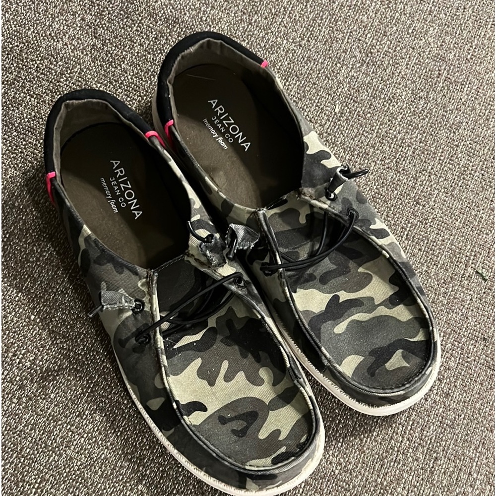 Arizona Women’s Slip-Ons Camo 9.5